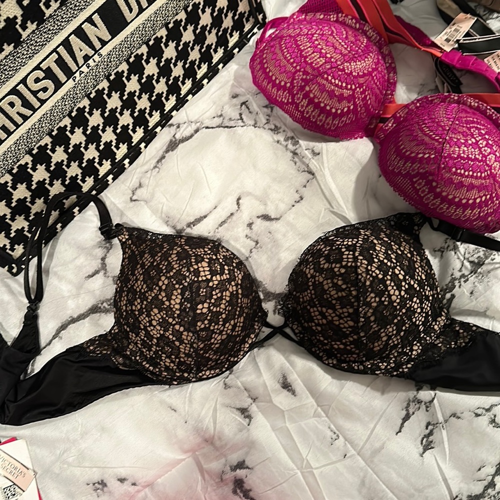 36AA Victoria’s Secret bra bombshell miraculous plunge push up black lace lovely